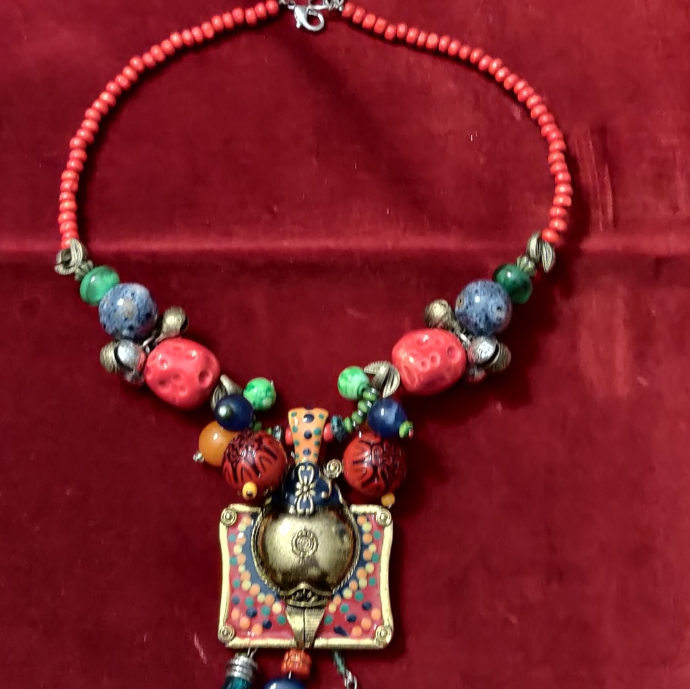 Chunky beaded medallion necklace